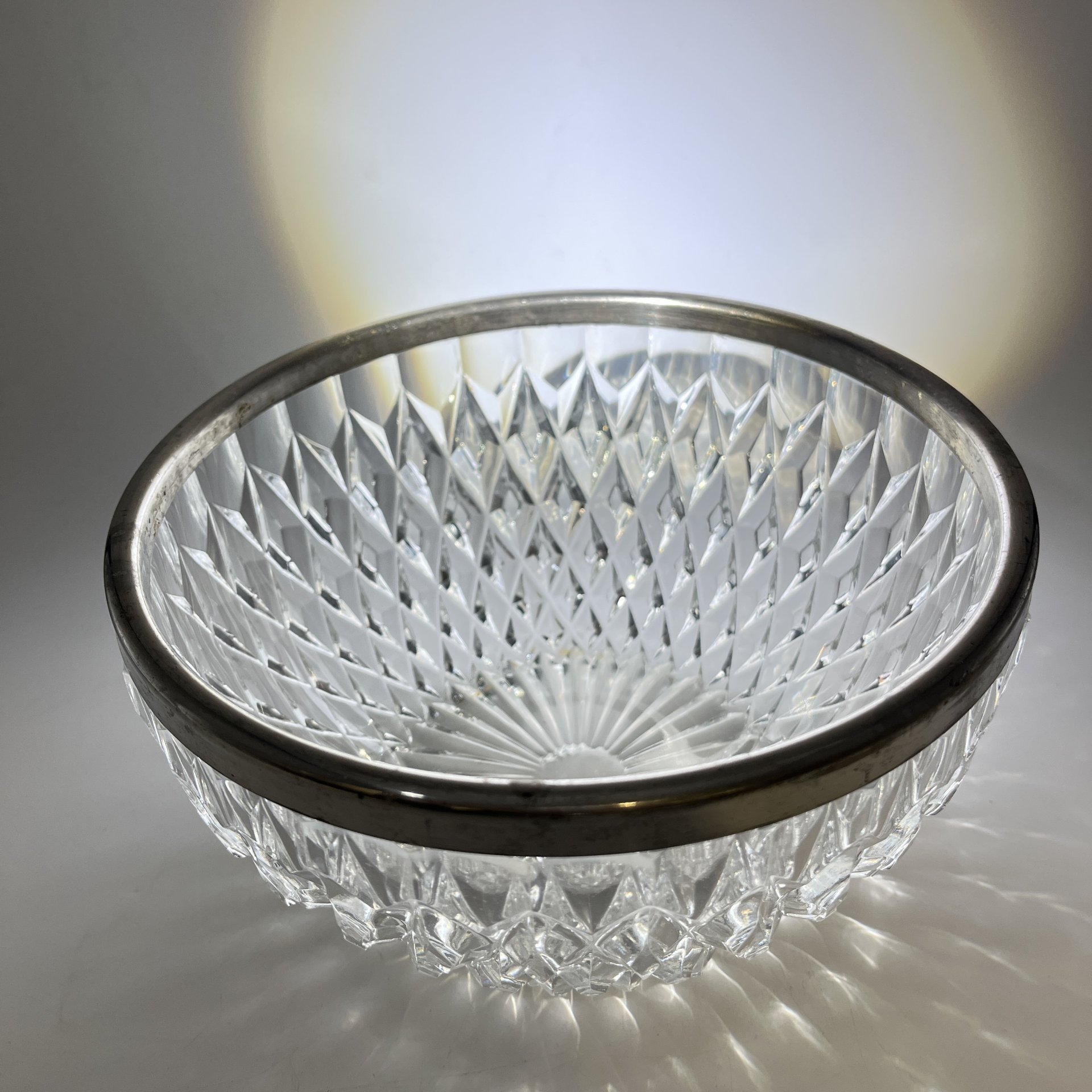 Фруктовница с геометрическим декором и металлическим ободком, хрусталь, металл, СССР, 1970-1990 гг.