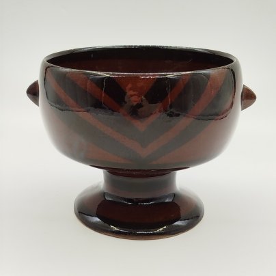 Вазочка на ножке, украшенная орнаментальным декором, керамика, глазурь, роспись, Гжельский керамический завод, СССР, 1970-1990 гг.