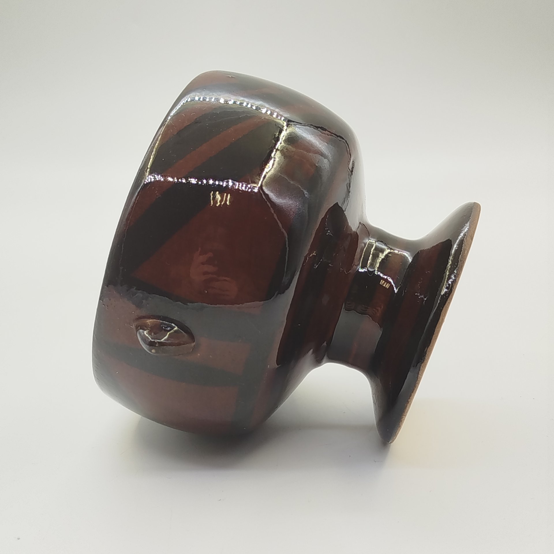 Вазочка на ножке, украшенная орнаментальным декором, керамика, глазурь, роспись, Гжельский керамический завод, СССР, 1970-1990 гг.