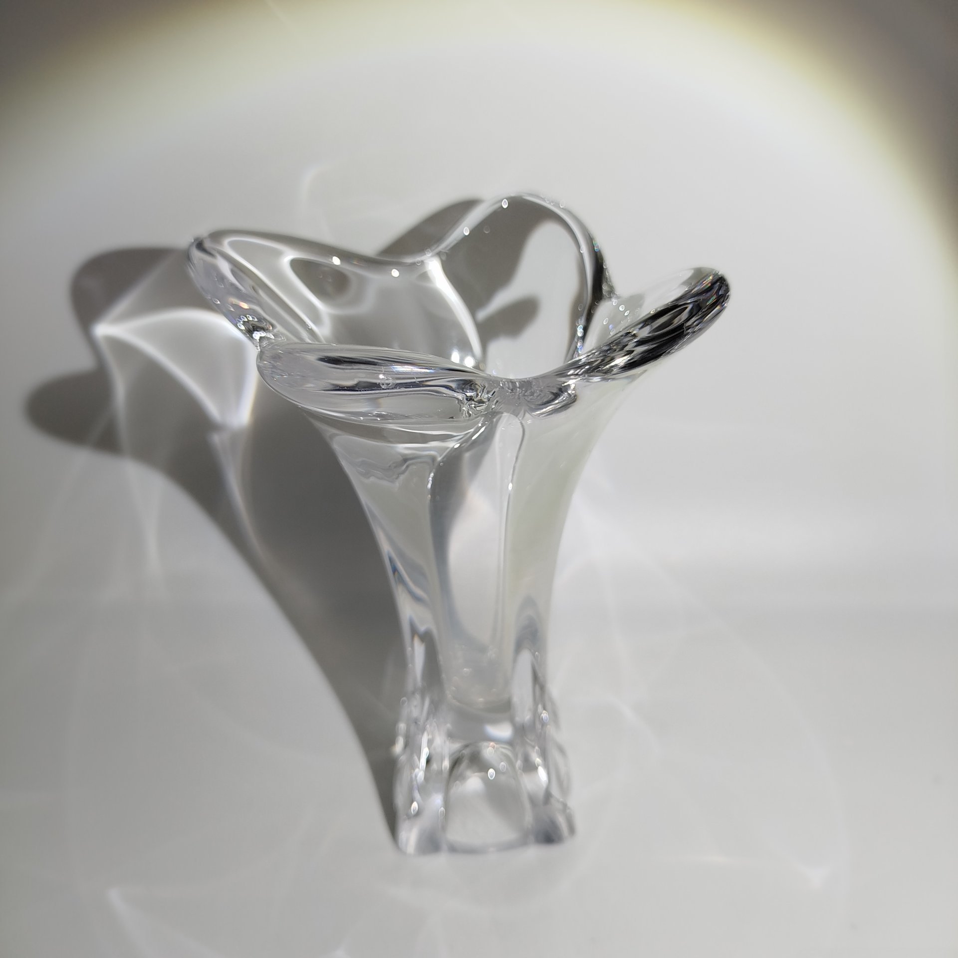 Ваза лаконичной формы, стекло, гутная техника, налепы, Ливанский стекольный завод, Латвия, 1960-1980 гг.