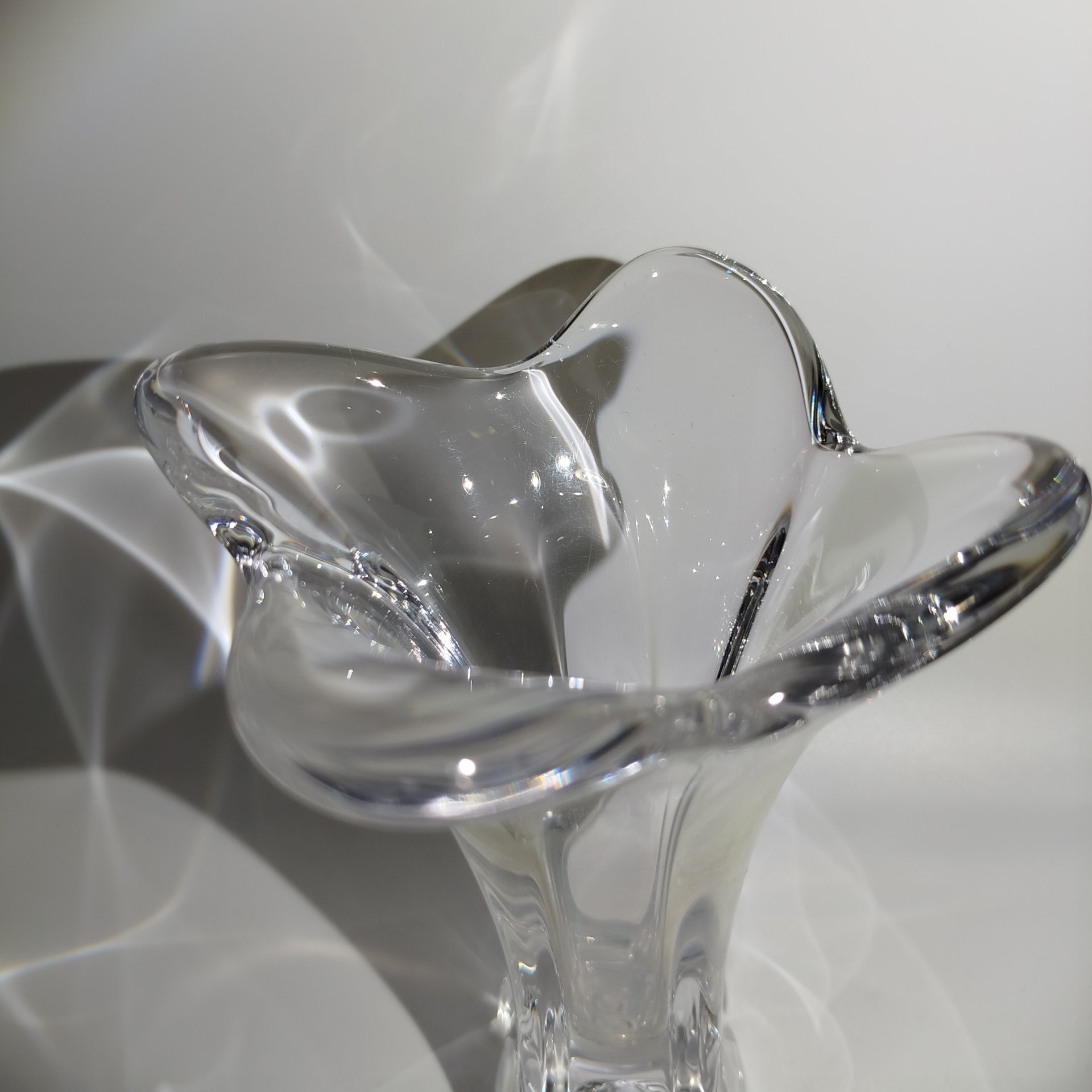 Ваза лаконичной формы, стекло, гутная техника, налепы, Ливанский стекольный завод, Латвия, 1960-1980 гг.