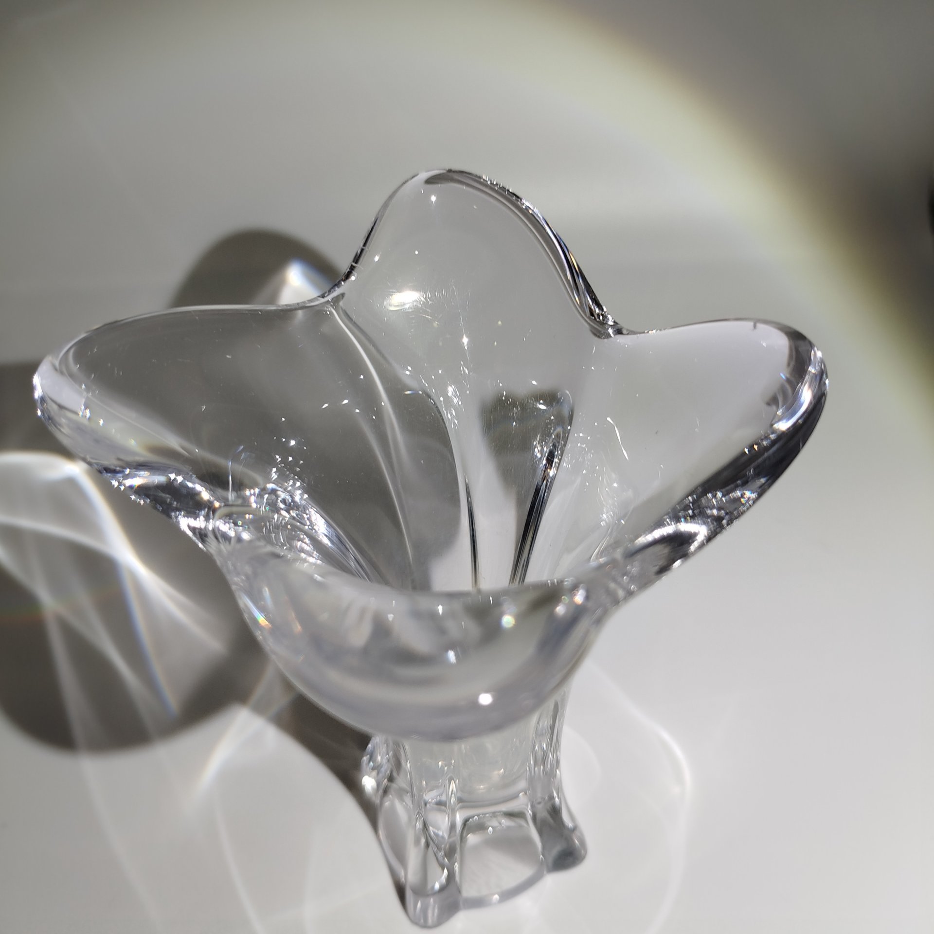 Ваза лаконичной формы, стекло, гутная техника, налепы, Ливанский стекольный завод, Латвия, 1960-1980 гг.