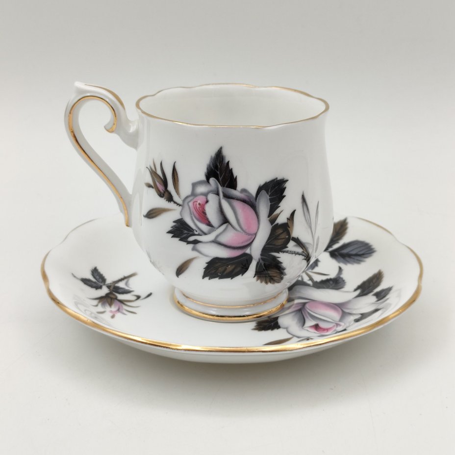 Кофейная пара с ярким  декором в виде цветка розы  "Queen`s messenger", Royal Albert