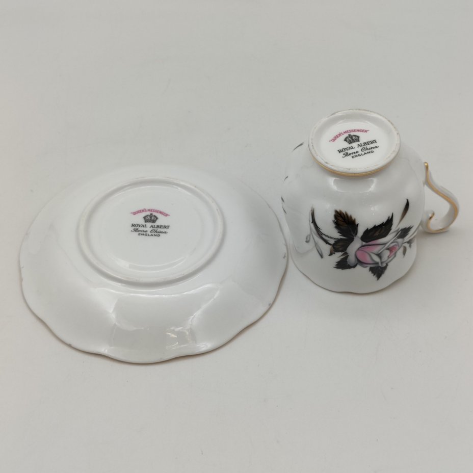 Кофейная пара с ярким  декором в виде цветка розы  "Queen`s messenger", Royal Albert