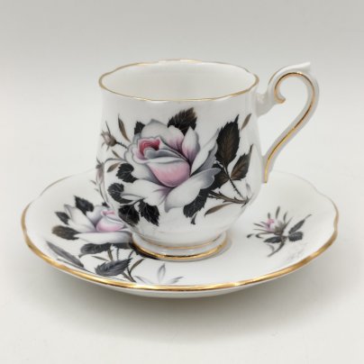 Кофейная пара с ярким  декором в виде цветка розы  "Queen`s messenger", Royal Albert