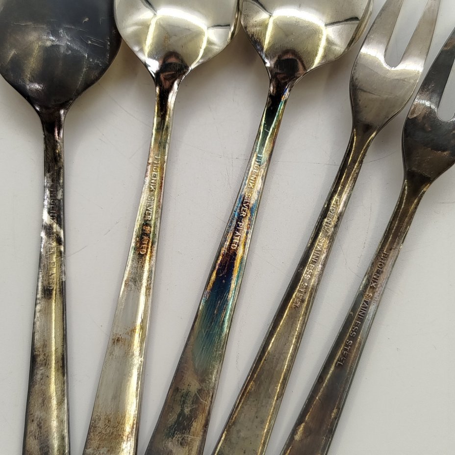 Набор из 2-х вилок для лимона и 3-х чайных ложек с цветочным декором, "Phoenix", сталь, Европа, 1970-1990 гг.