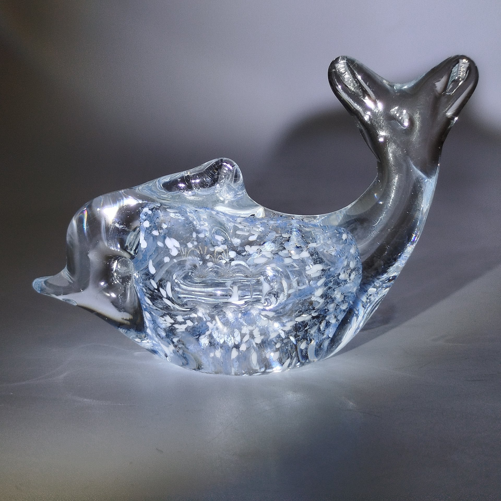 Статуэтка (пресс-папье) в виде дельфина, стекло, техника spatter, Европа, 1980-2000 гг.