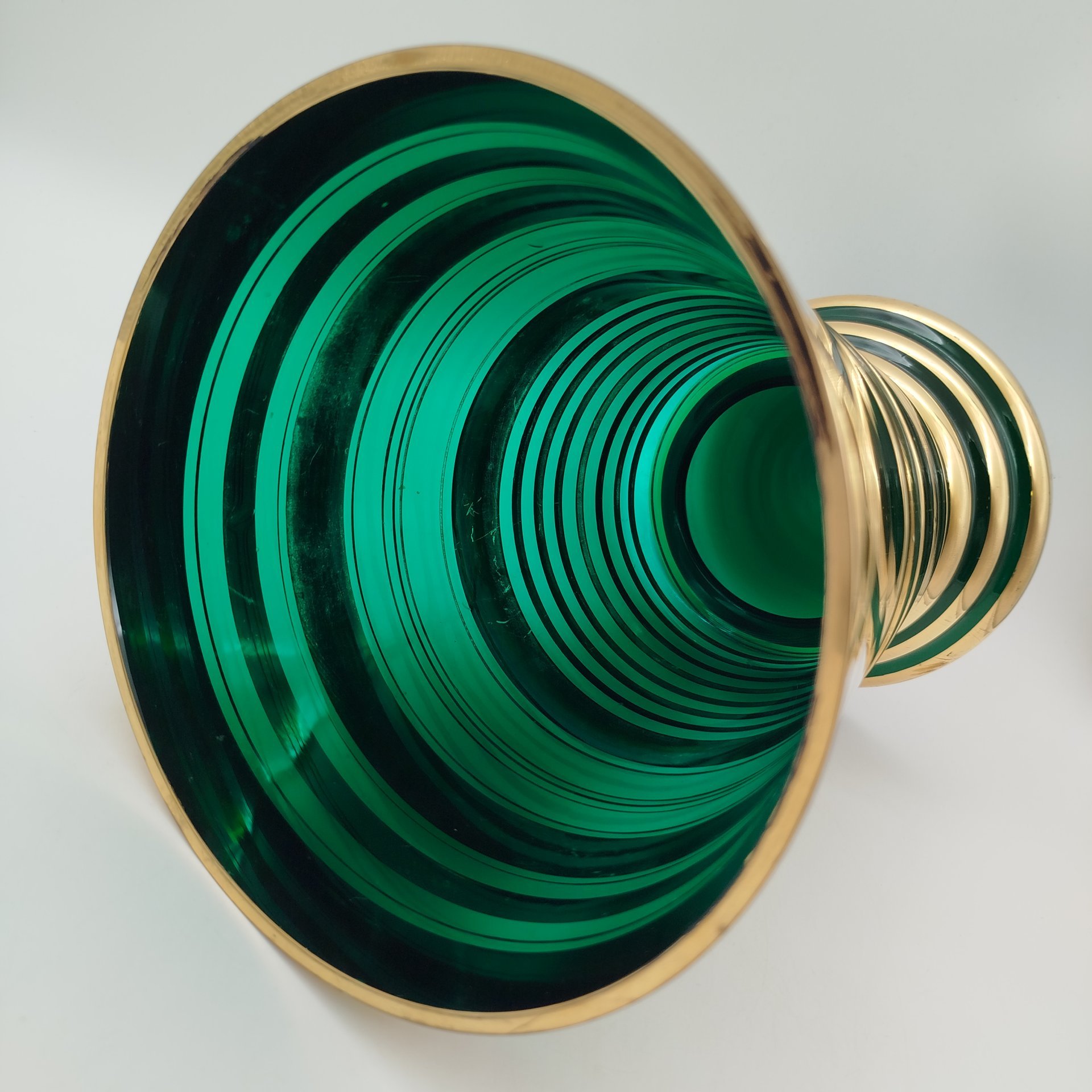 Ваза для цветов зеленого оттенка в стиле Art Deco, цветное стекло, золочение, Западная Европа, 1930-1960 гг.