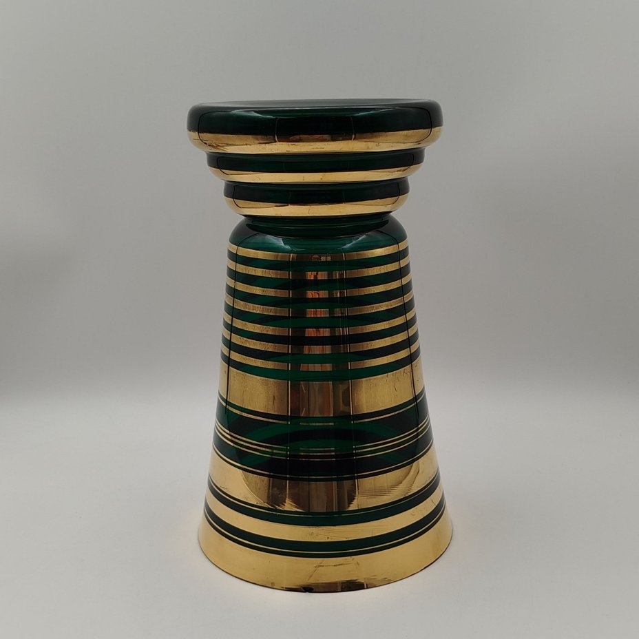 Ваза для цветов зеленого оттенка в стиле Art Deco