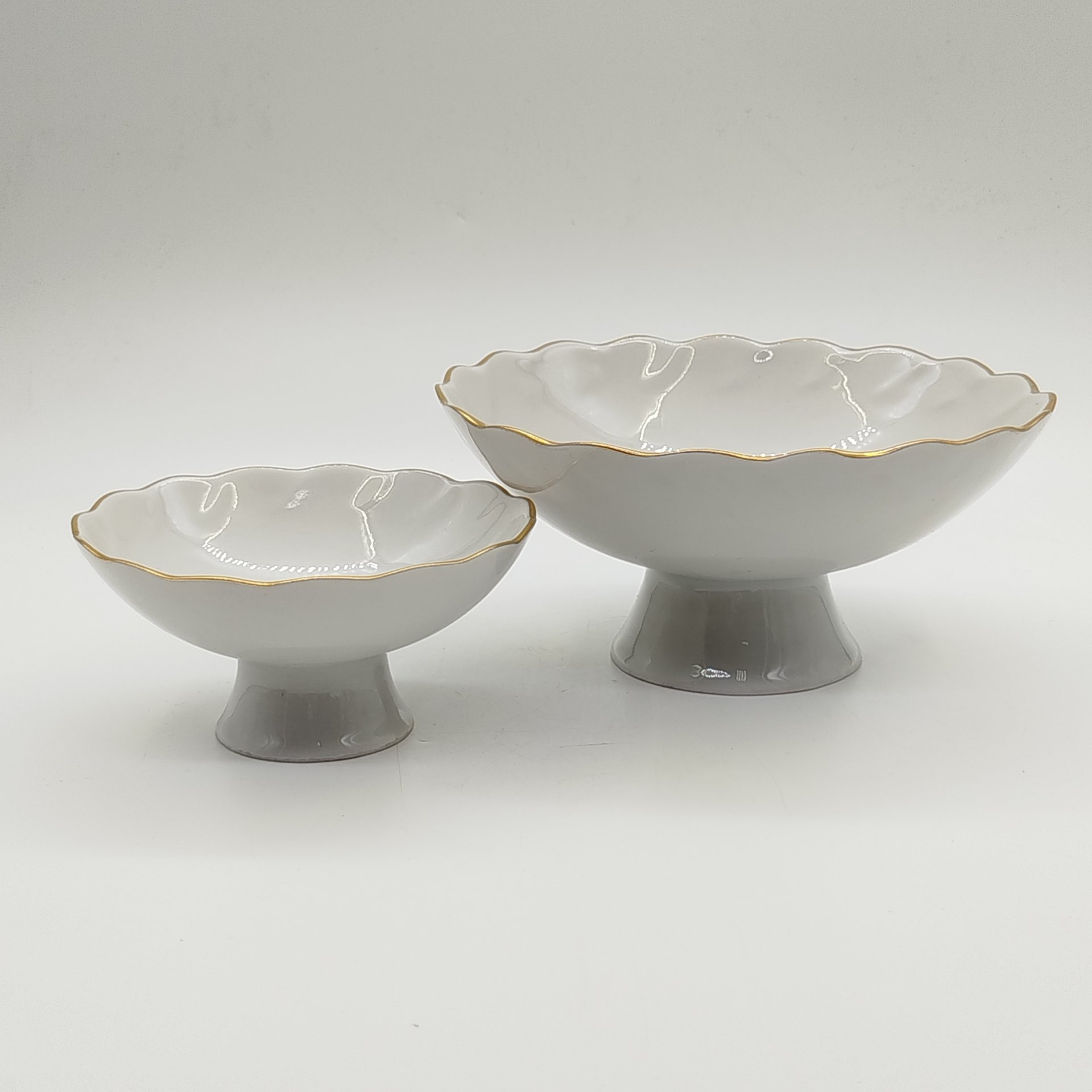 Набор из двух вазочек для подачи десерта с декором в виде роз