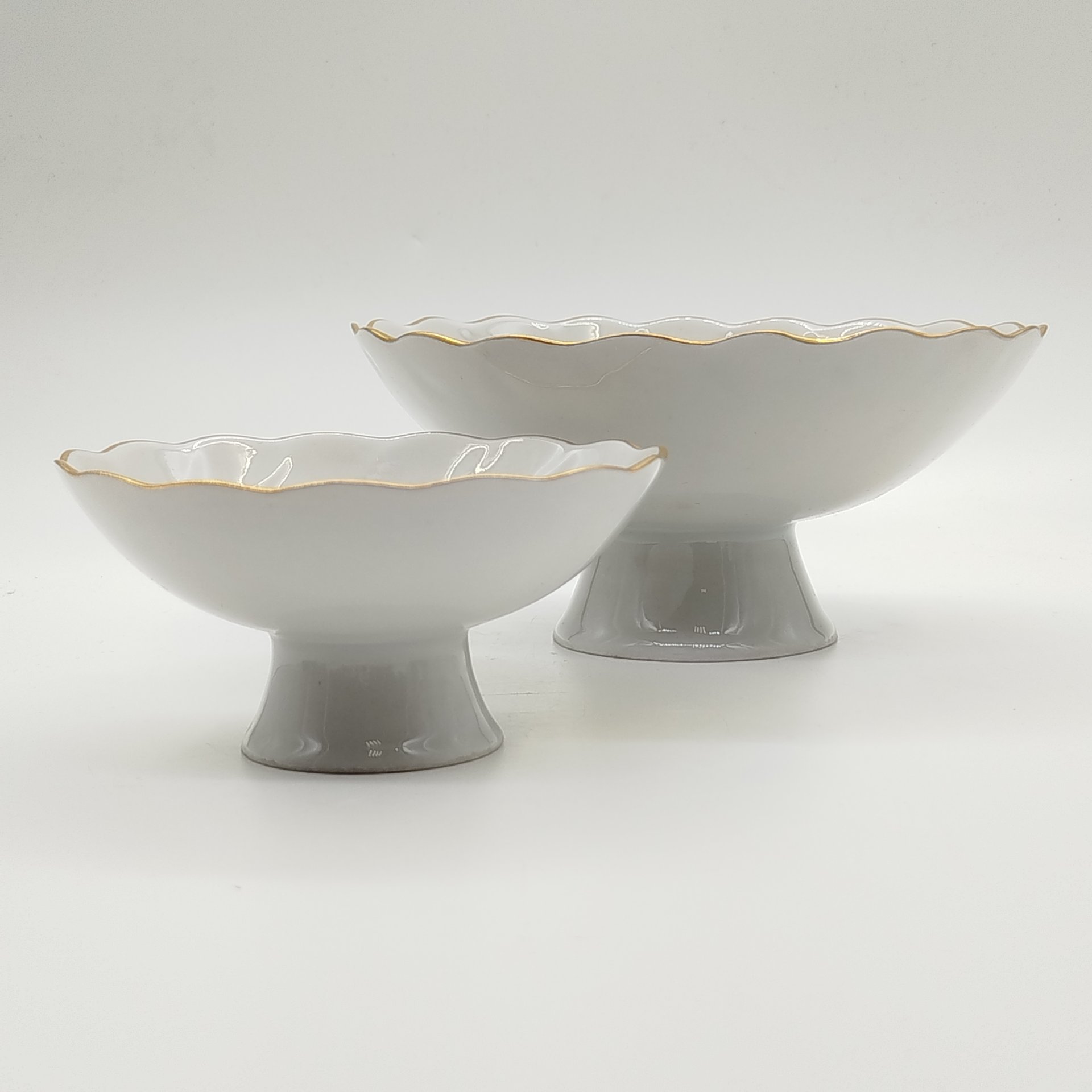 Набор из двух вазочек для подачи десерта с декором в виде роз