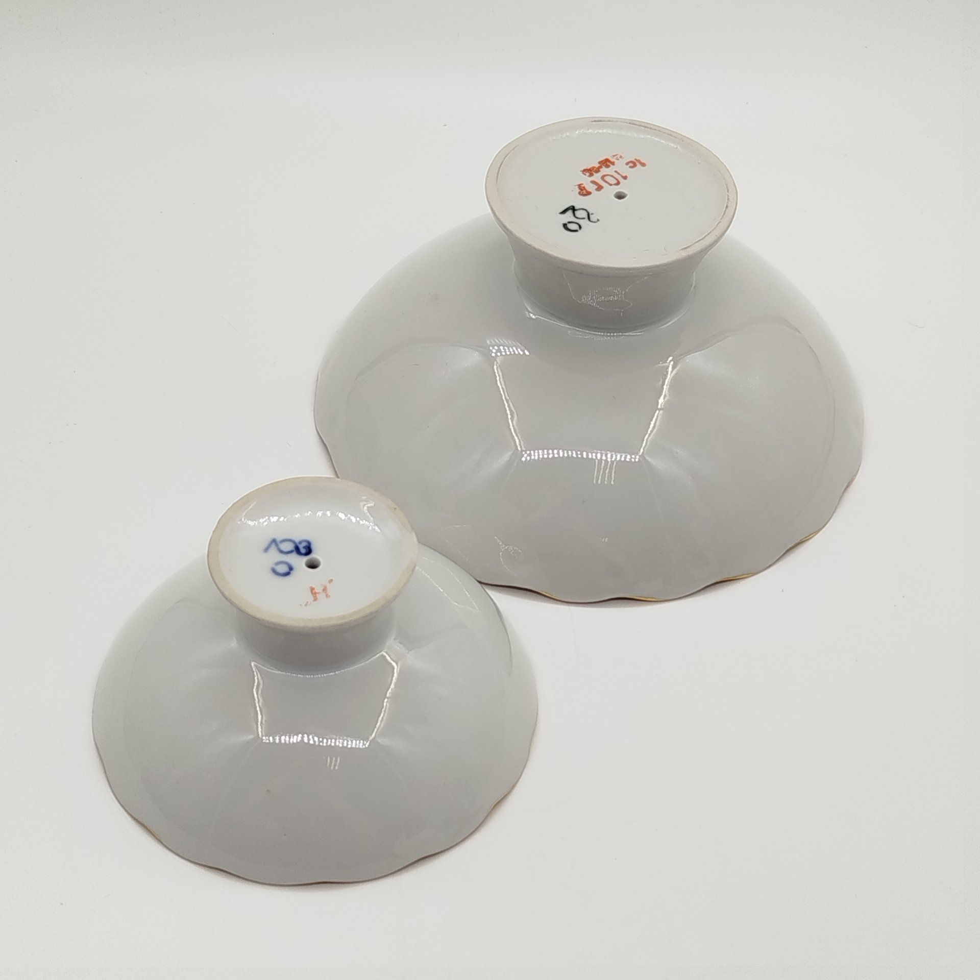 Набор из двух вазочек для подачи десерта с декором в виде роз