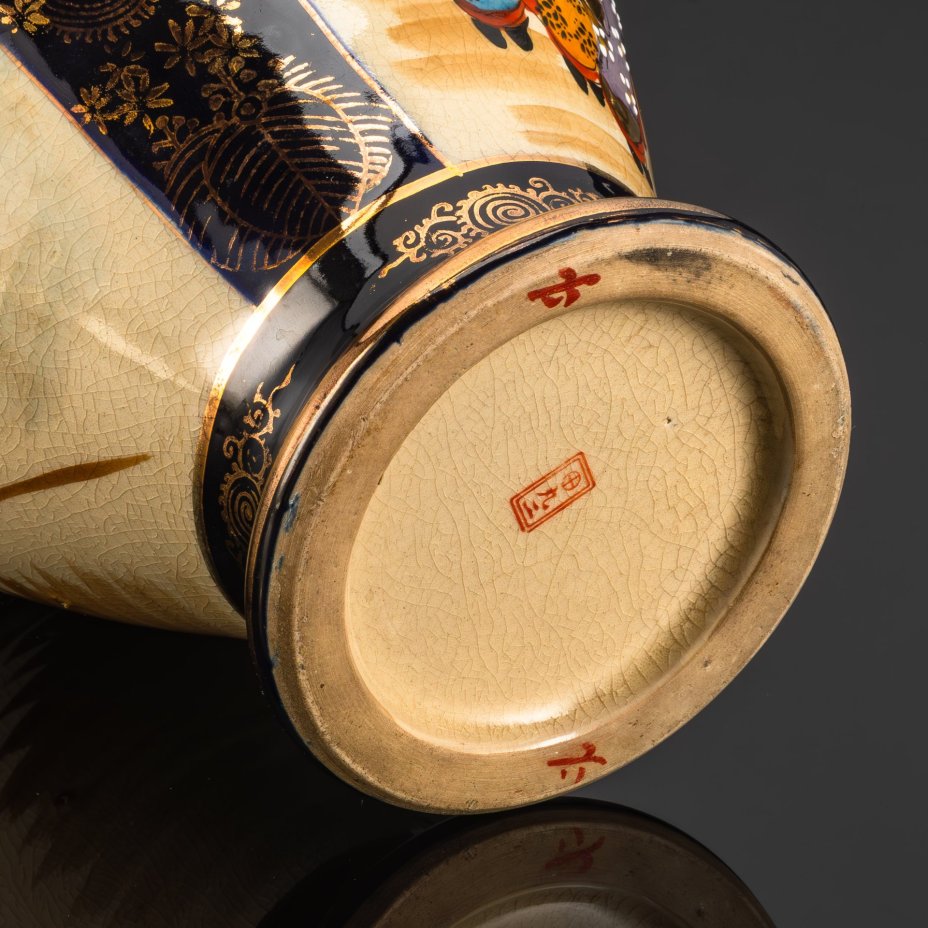 Ваза с изображением "Прогулка гейш осенью"