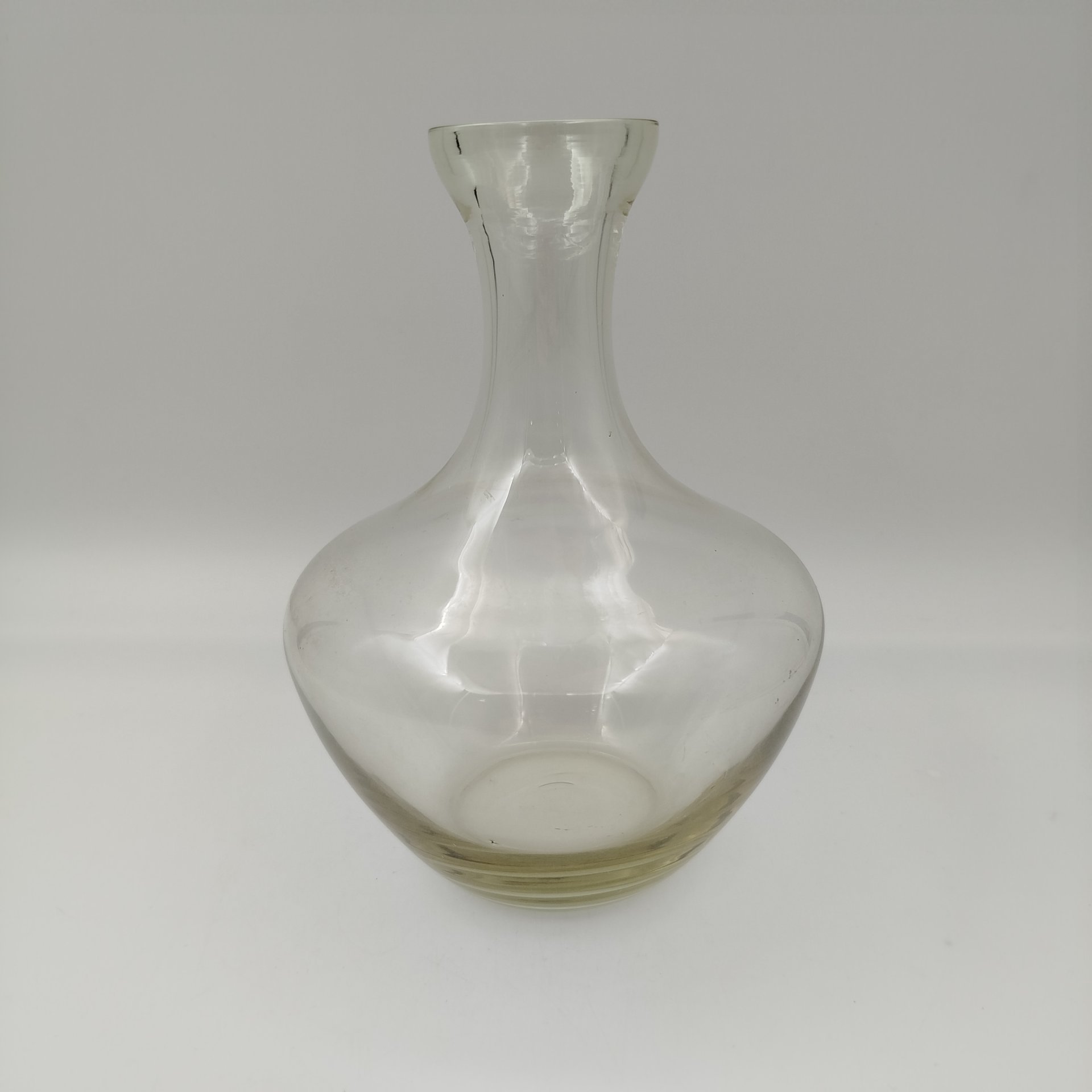 Графин (штоф) желтого оттенка, стекло, СССР, 1970-1990 гг.