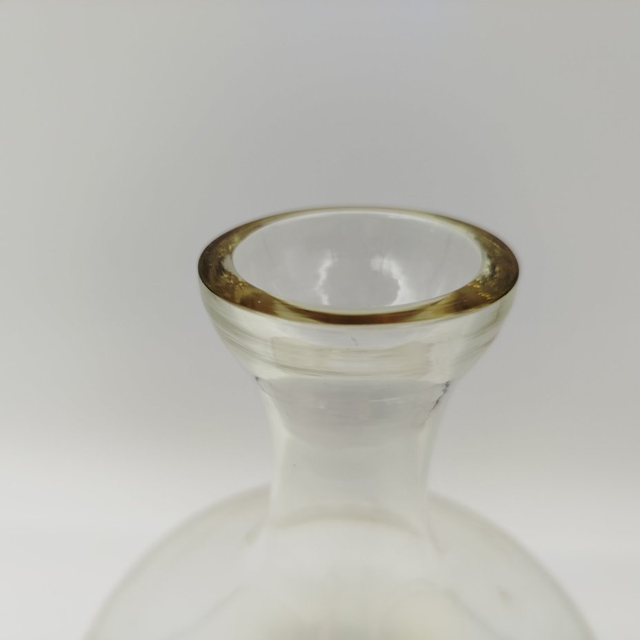 Графин (штоф) желтого оттенка