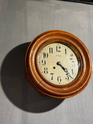 Часы "Шайба", фирма W. Gabus (В. Габю), для рынка Российской империи (с ключом), дерево, металл, стекло, Германия, 1890-1900 гг.