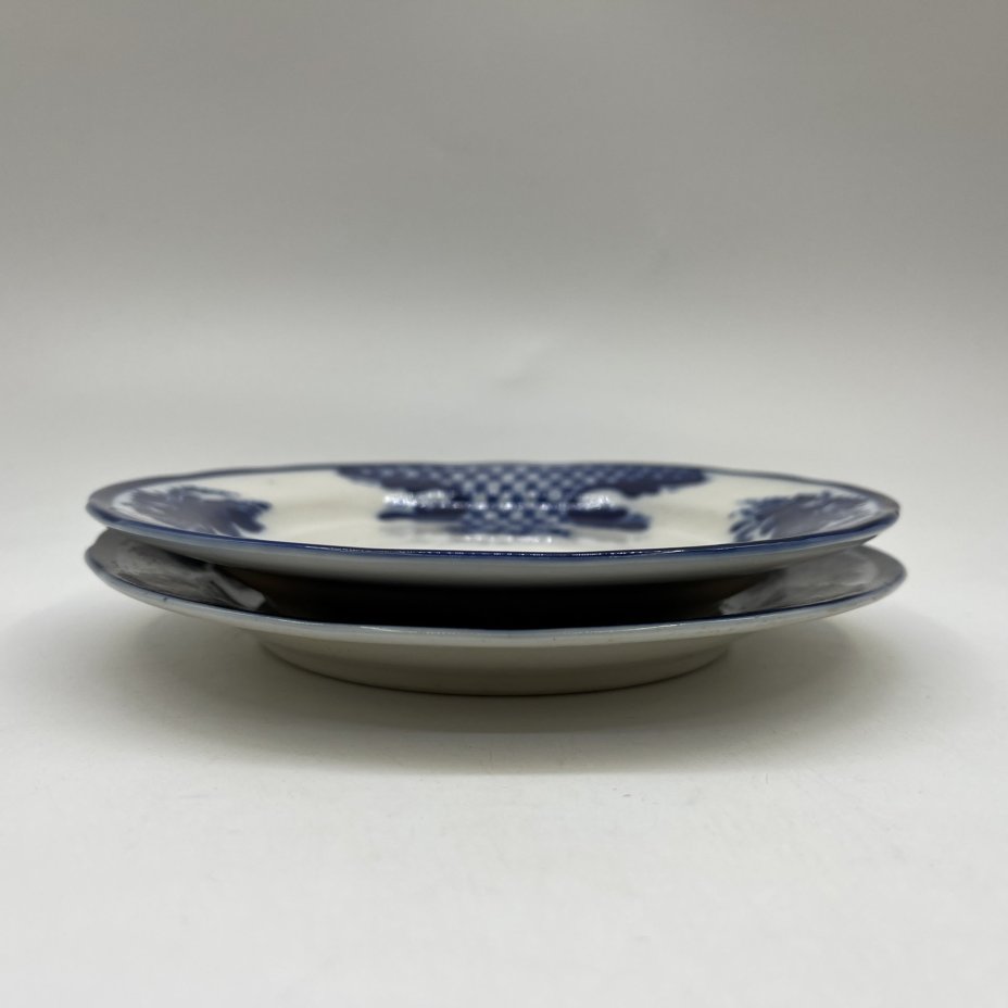 Пара тарелок с растительным декором, Гжель