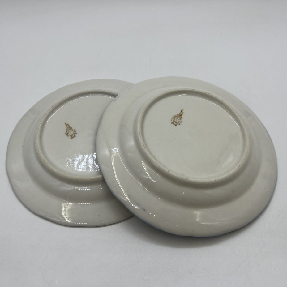 Пара тарелок с растительным декором, Гжель