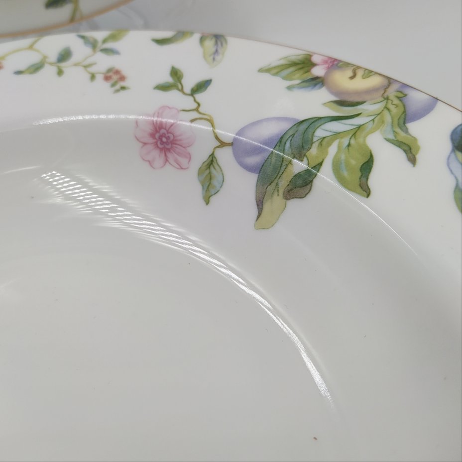 Пара суповых тарелок из серии "Sweet plum", Wedgwood