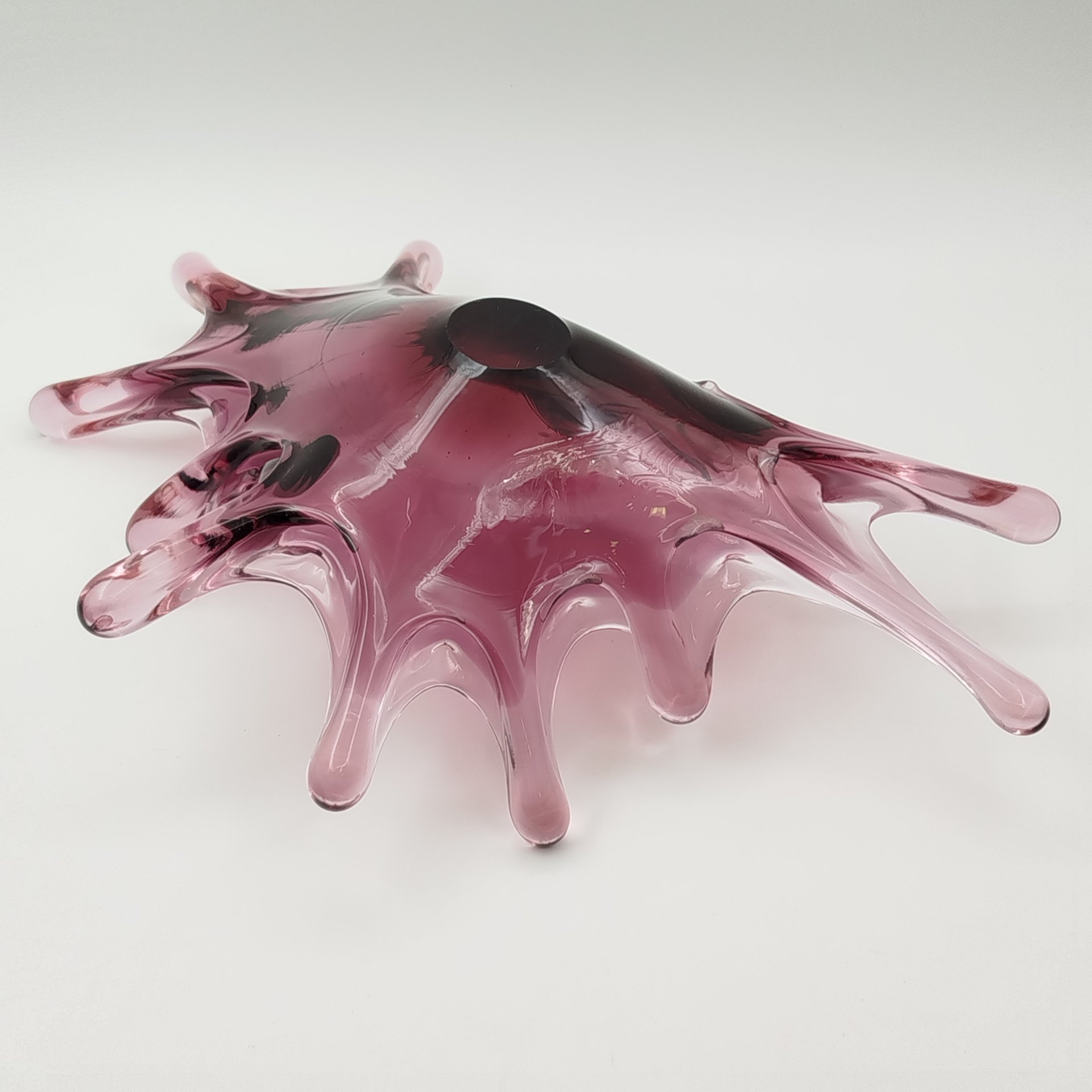 Ваза (конфетница) "Медуза" сиреневого оттенка, Керченский стекольный завод (предположительно), цветное стекло, гутная техника, СССР, 1970-1980 гг.