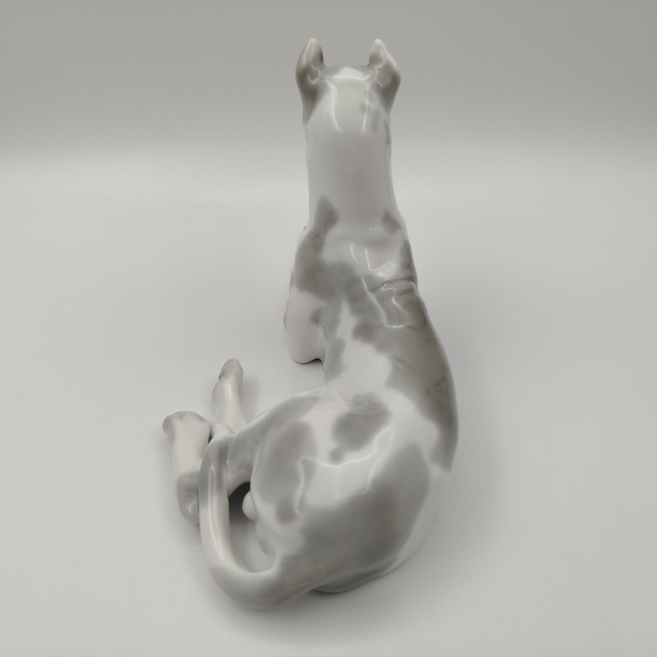 Статуэтка "Мраморный дог", скульптор И.И. Ризнич, фарфор, роспись, Ленинградский фарфоровый завод (ЛФЗ), СССР, 1970-1990 гг., Ленинградский фарфоровый завод (ЛФЗ)