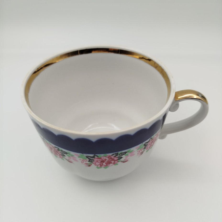 Пара чайная с цветочным декором и каймой синего цвета, фарфор, деколь, крытье, золочение, Рижский фарфорово-фаянсовый завод, СССР, 1970-1990 гг.