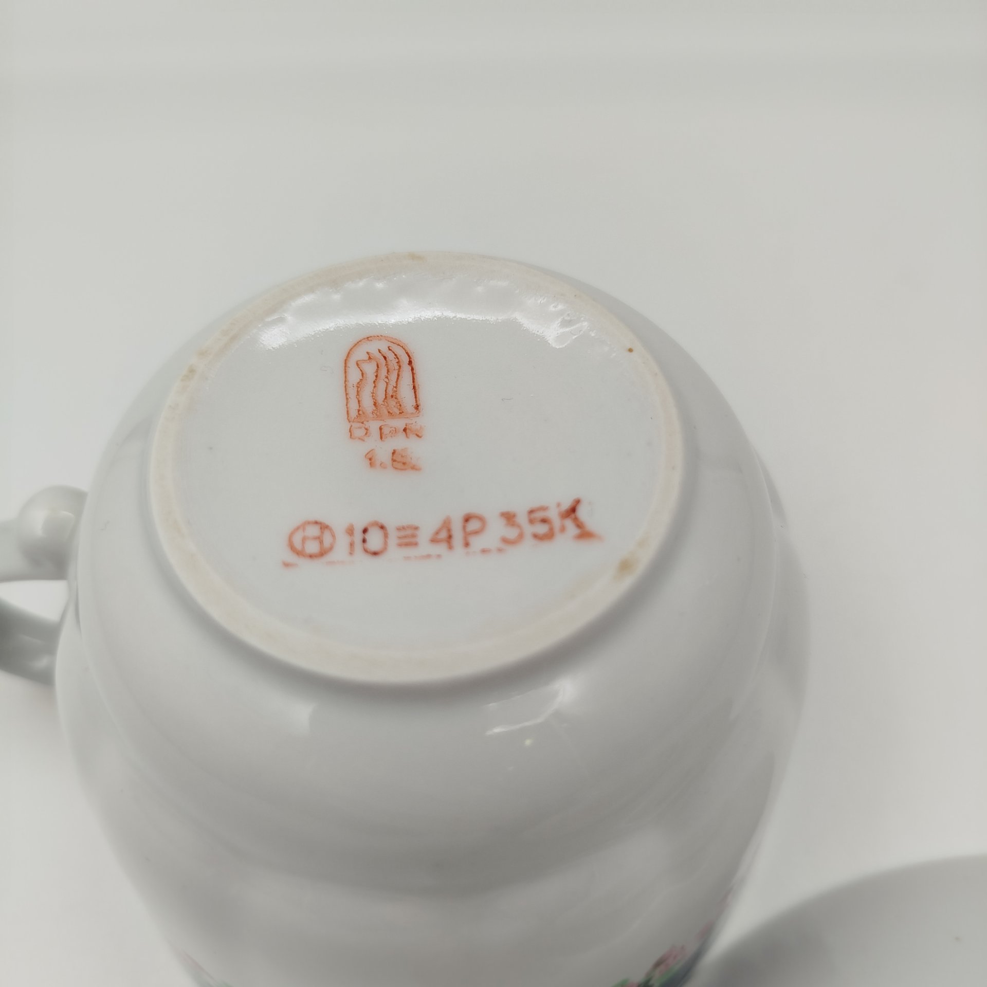 Пара чайная с цветочным декором и каймой синего цвета, фарфор, деколь, крытье, золочение, Рижский фарфорово-фаянсовый завод, СССР, 1970-1990 гг.