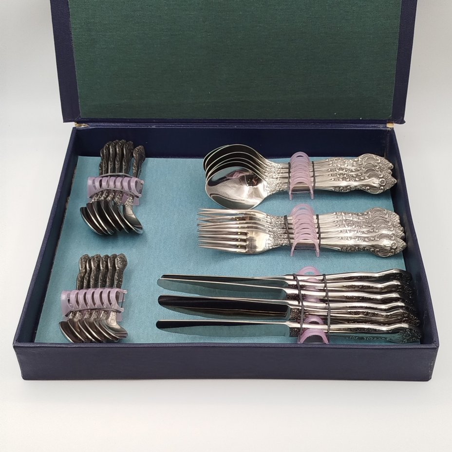 Набор столовых приборов на 6 песрон (30 предметов) с растительным декором в оригинальной коробке, нержавеющая стальл, картон, Павловский завод художественных металлоизделий им. С.М. Кирова, СССР, 1973-1990 гг.