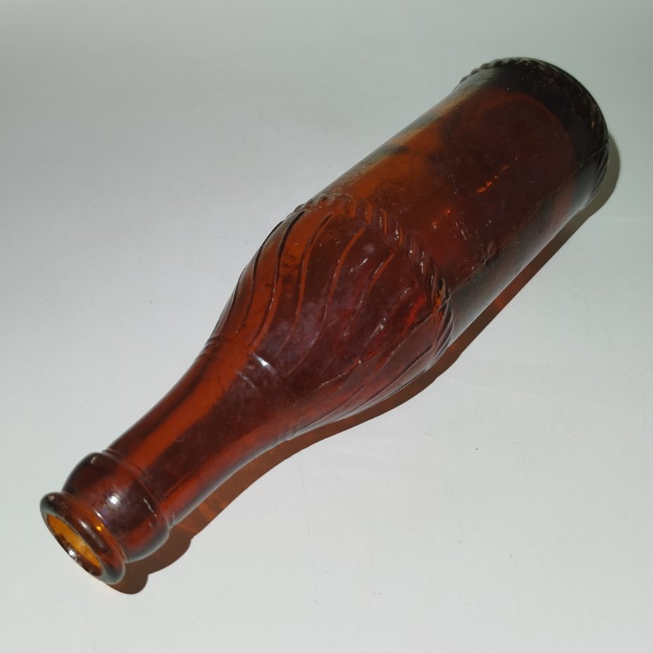 Бутылка пивная с рельефным декором, стекло, Россия, 1900-1940 гг.