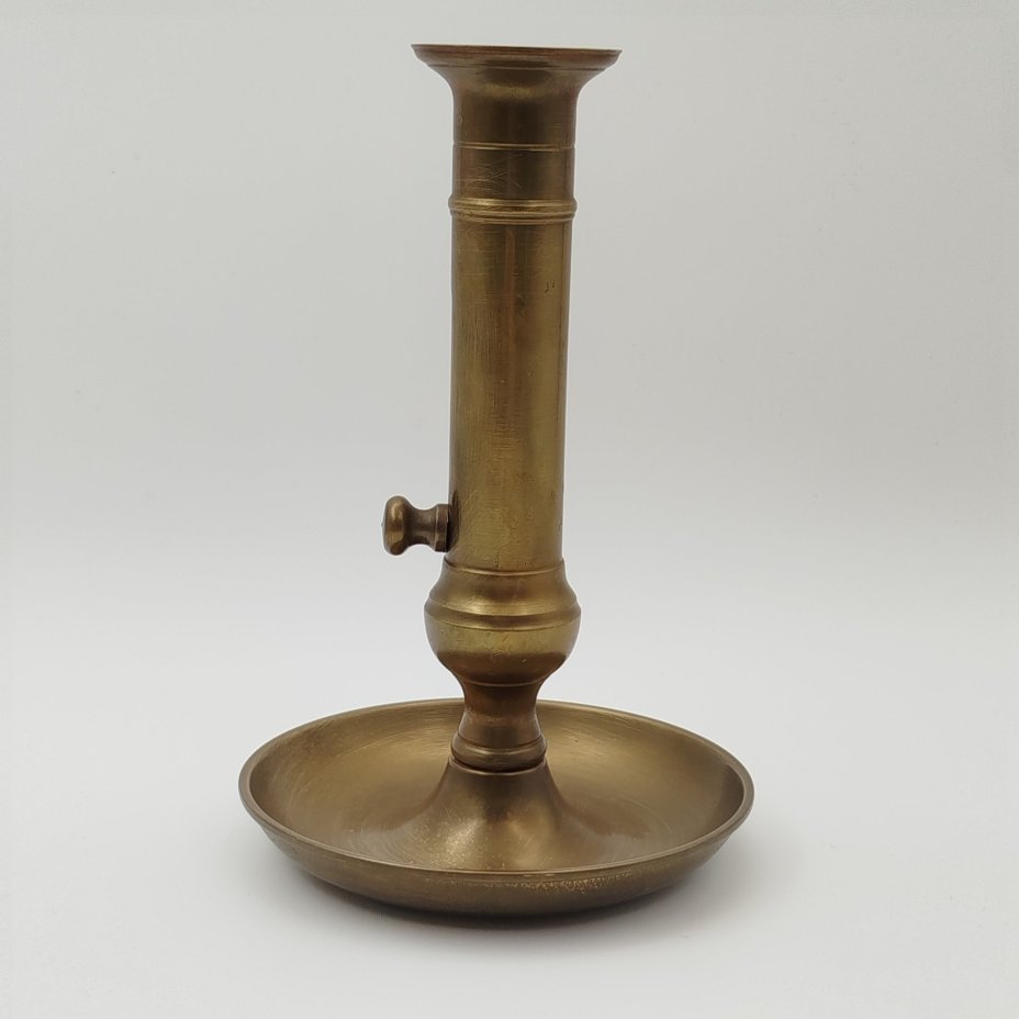 Подсвечник с подъемным механизмом