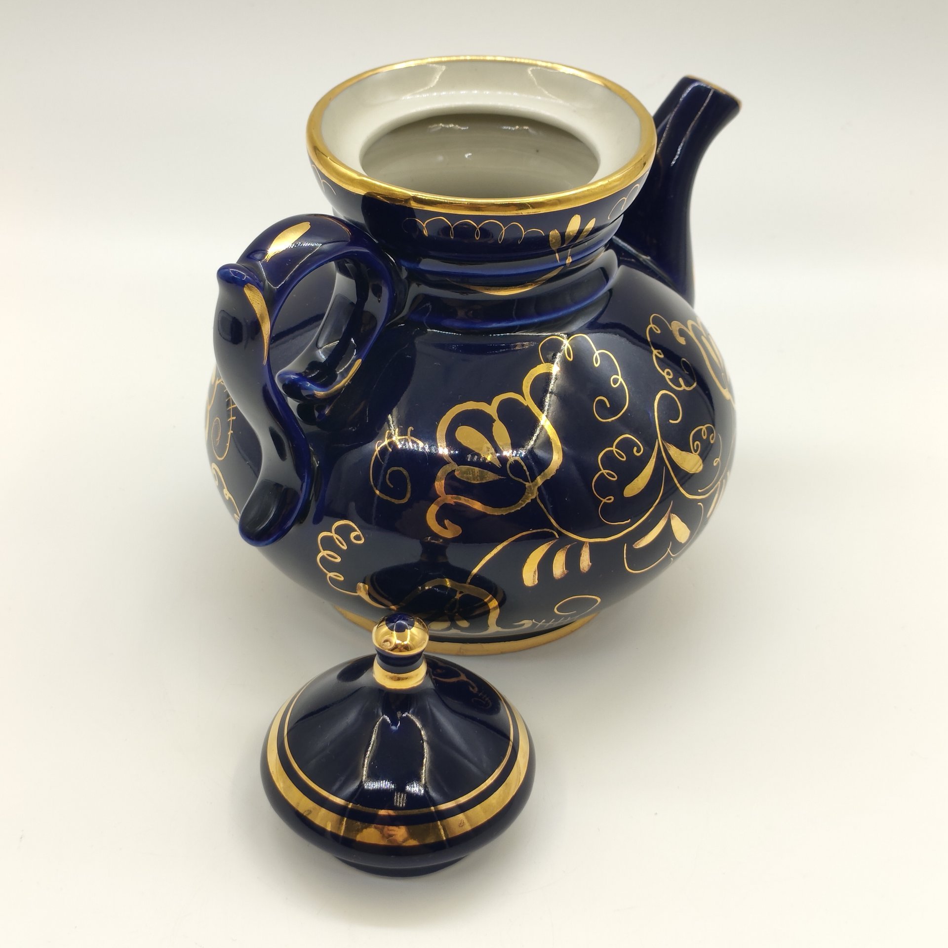 Чайник заварочный с расписным растительным декором, фарфор, кобальт, золочение, роспись, Объединение «Гжель», СССР, 1972-1985 гг.