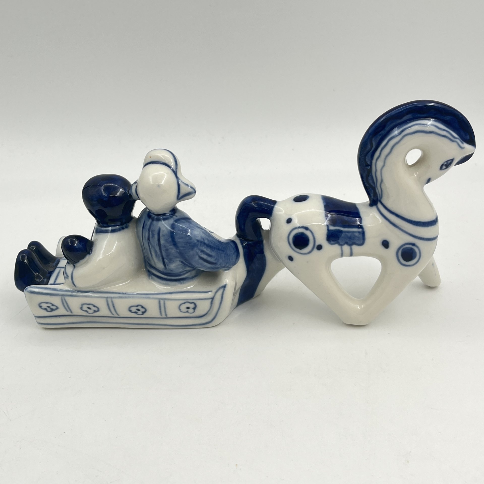 Статуэтка "В санях" ("Семья"), автор Людмила Павловна Азарова