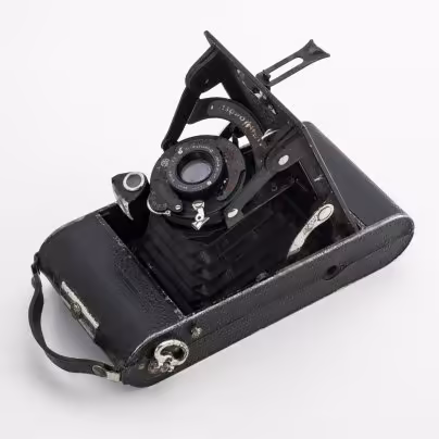 Фотоаппарат винтажный "Voigtlander-Braunschweig" (Фохтлендер) с объективом Anastigmat Voigtar 1:7.7  F=7.5 cm