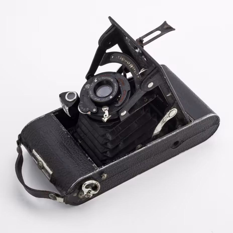 Фотоаппарат винтажный "Voigtlander-Braunschweig" (Фохтлендер) с объективом Anastigmat Voigtar 1:7.7  F=7.5 cm