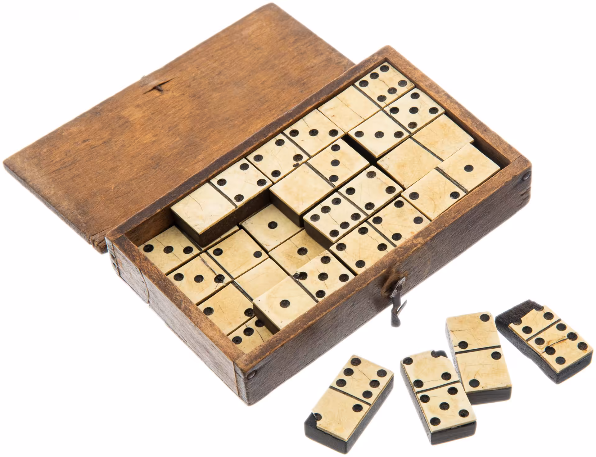 Домино в родной коробке "Weekend - Domino", дерево, кость, Великобритания,  1890-1910 гг.
