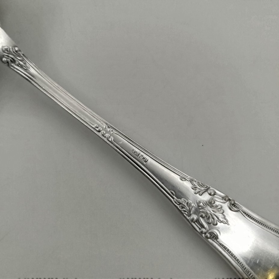 Лопатка для торта с растительным декором, мНЦ (медь-никель-цинк), Киевский завод столовых приборов и посуды им. Дзержинского (ЗiД, ЗиД), СССР, 1960-1980 гг., Киевский завод столовых приборов и посуды им. Дзержинского (ЗiД