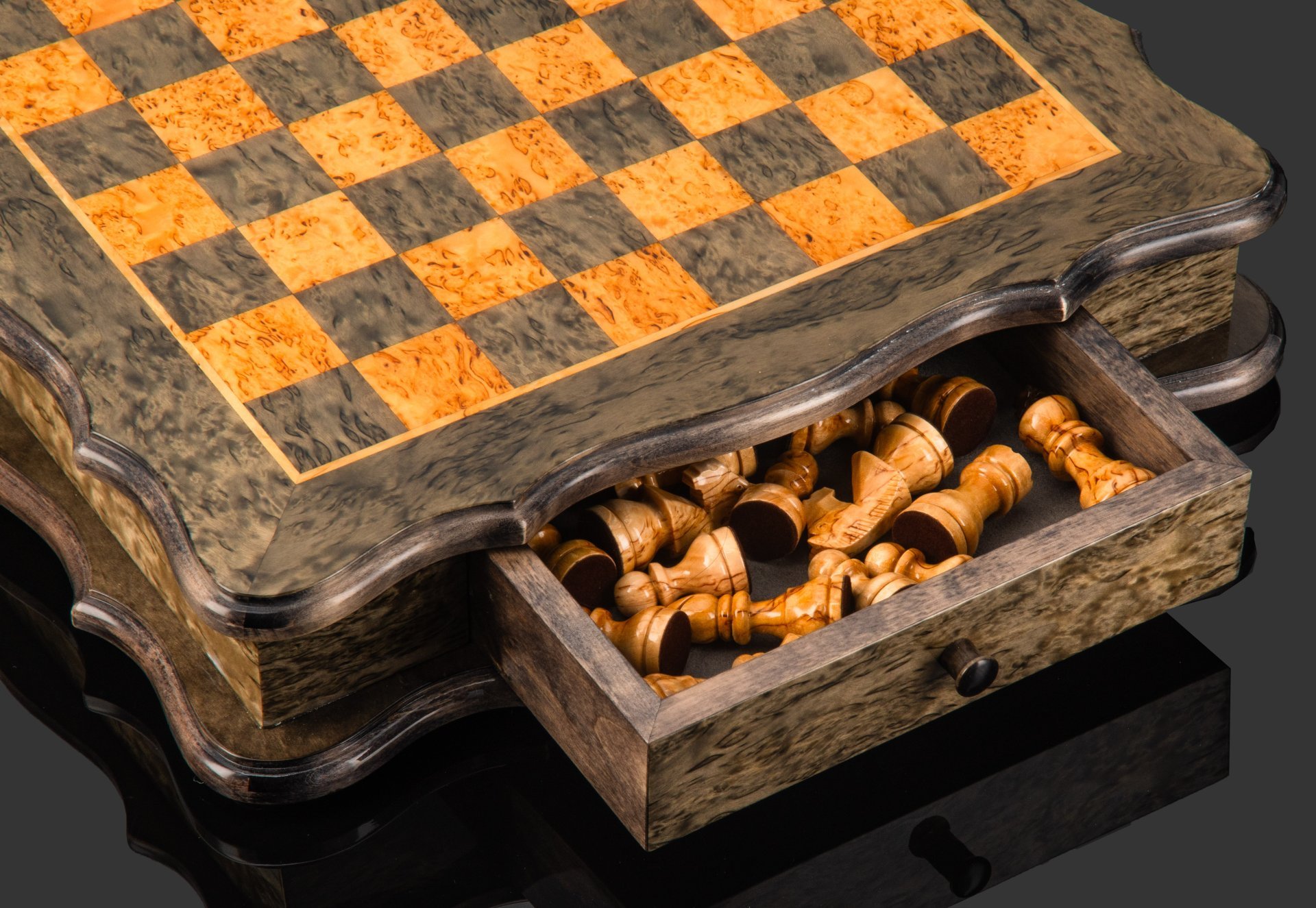 Шахматы, дерево, карельская береза, шлифовка, паркетри, морение, Российская Федерация, 2025 г.