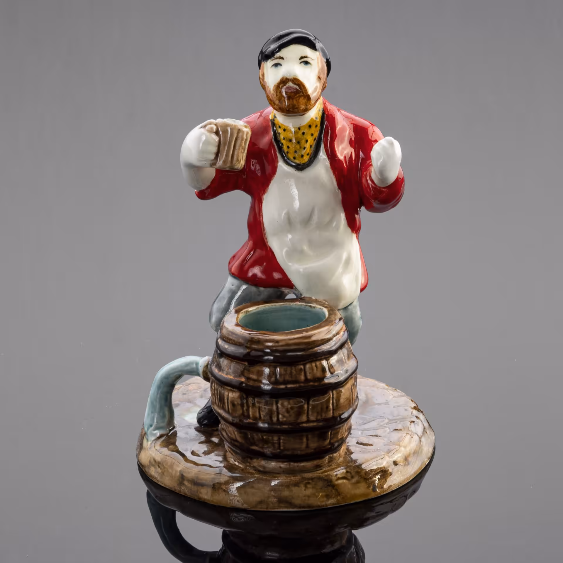 Статуэтка (карандашница) "Пьёт брагу", (по форме фабрики М.С. Кузнецова). Конаковский фаянсовый завод
