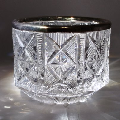 Конфетница с металлической окантовкой обода и геометрическим резным декором, хрусталь, металл, СССР, 1970-1990 гг.