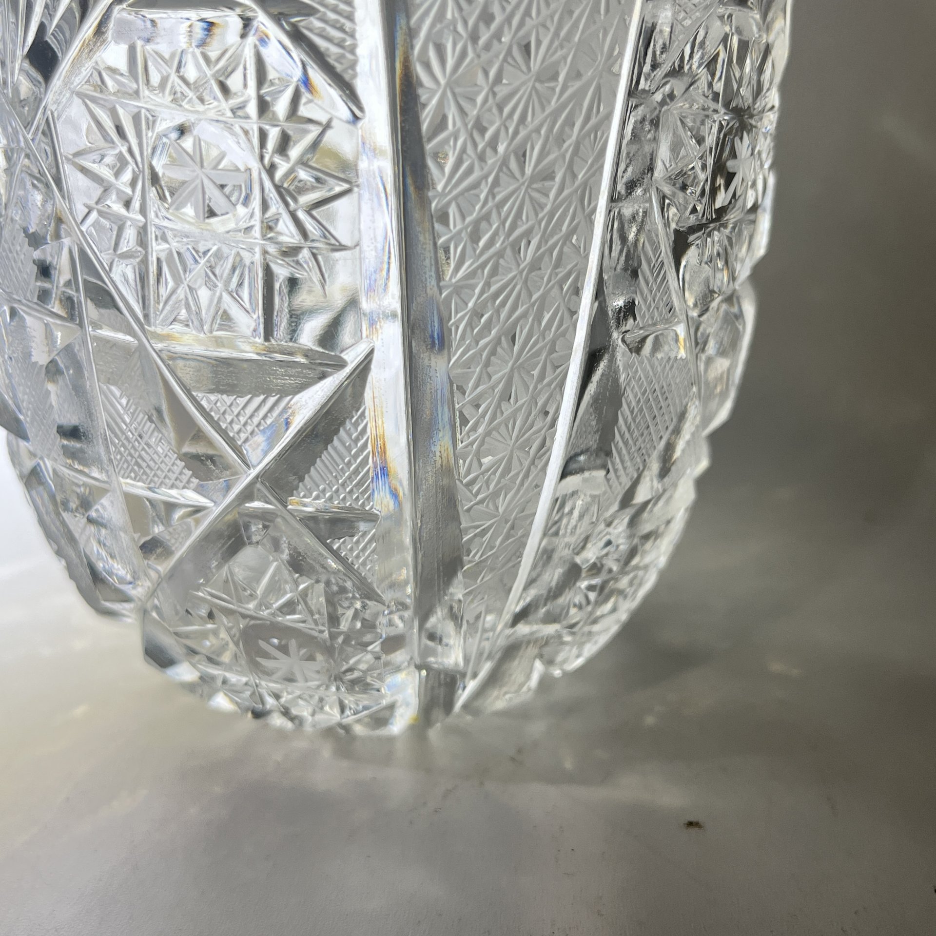 Вазочка небольшая для цветов с геометрическим резным декором, хрусталь, алмазная грань, СССР, 1970-1990 гг.