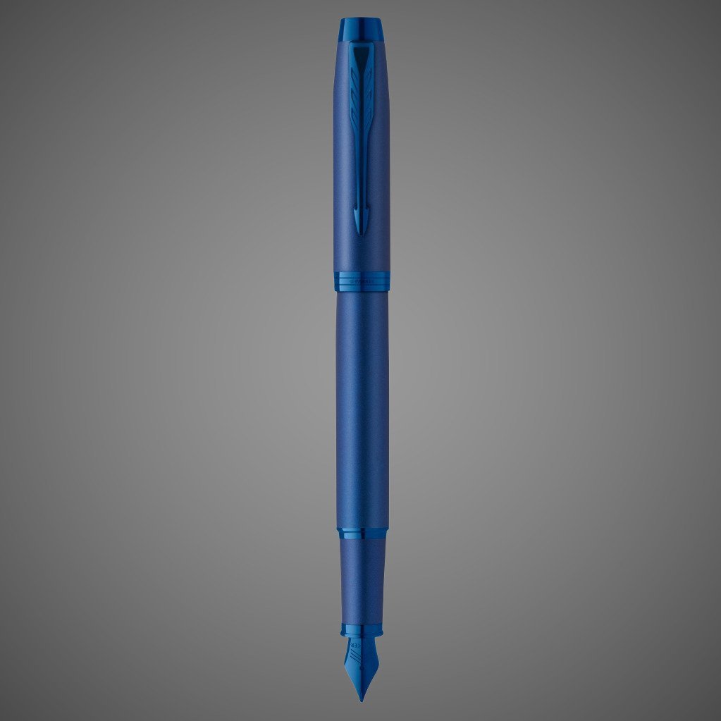 Перьевая ручка Parker IM Monochrome Blue, перо:F, цвет чернил: blue, в подарочной упаковке., Лаки и смолы: лак, латунь