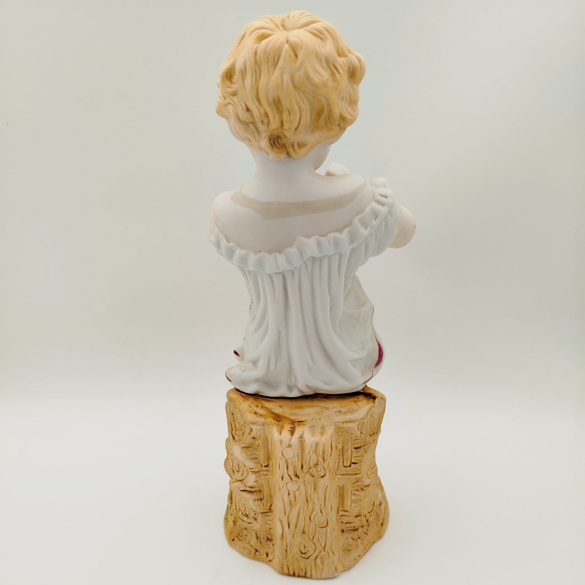 Статуэтка "Ребенок с кроликом", фарфор, роспись, Европа, 1970-1990 гг.