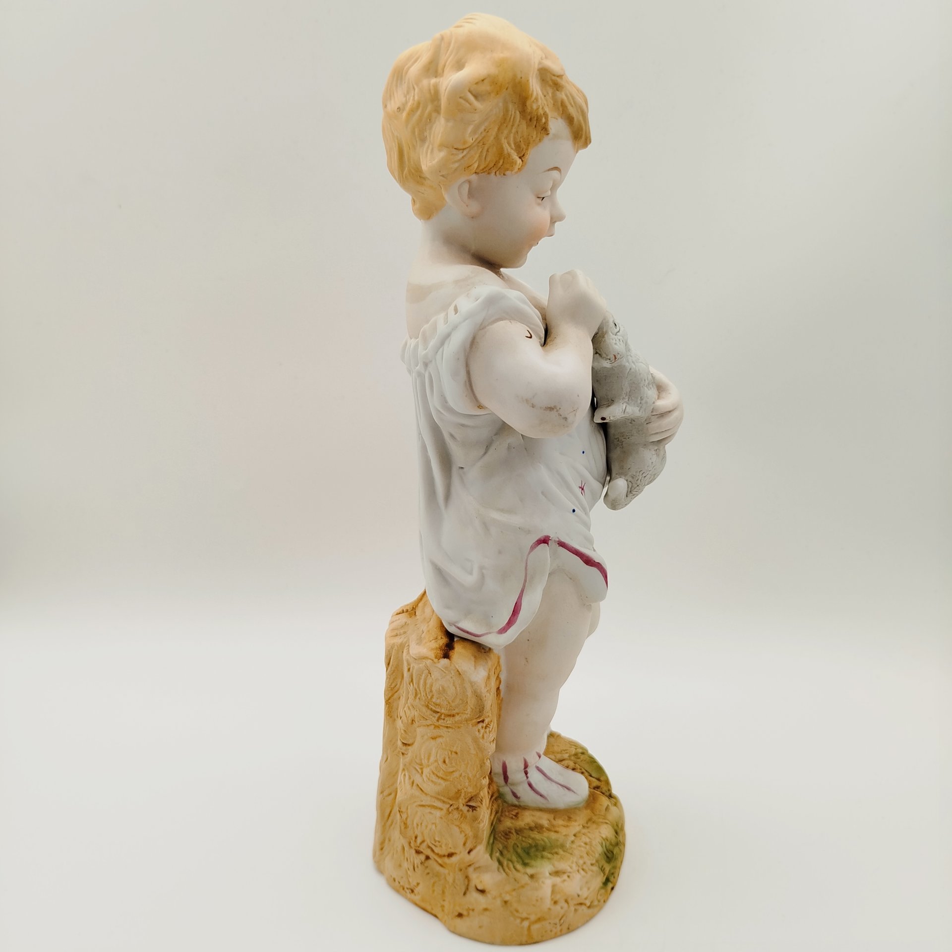 Статуэтка "Ребенок с кроликом", фарфор, роспись, Европа, 1970-1990 гг.