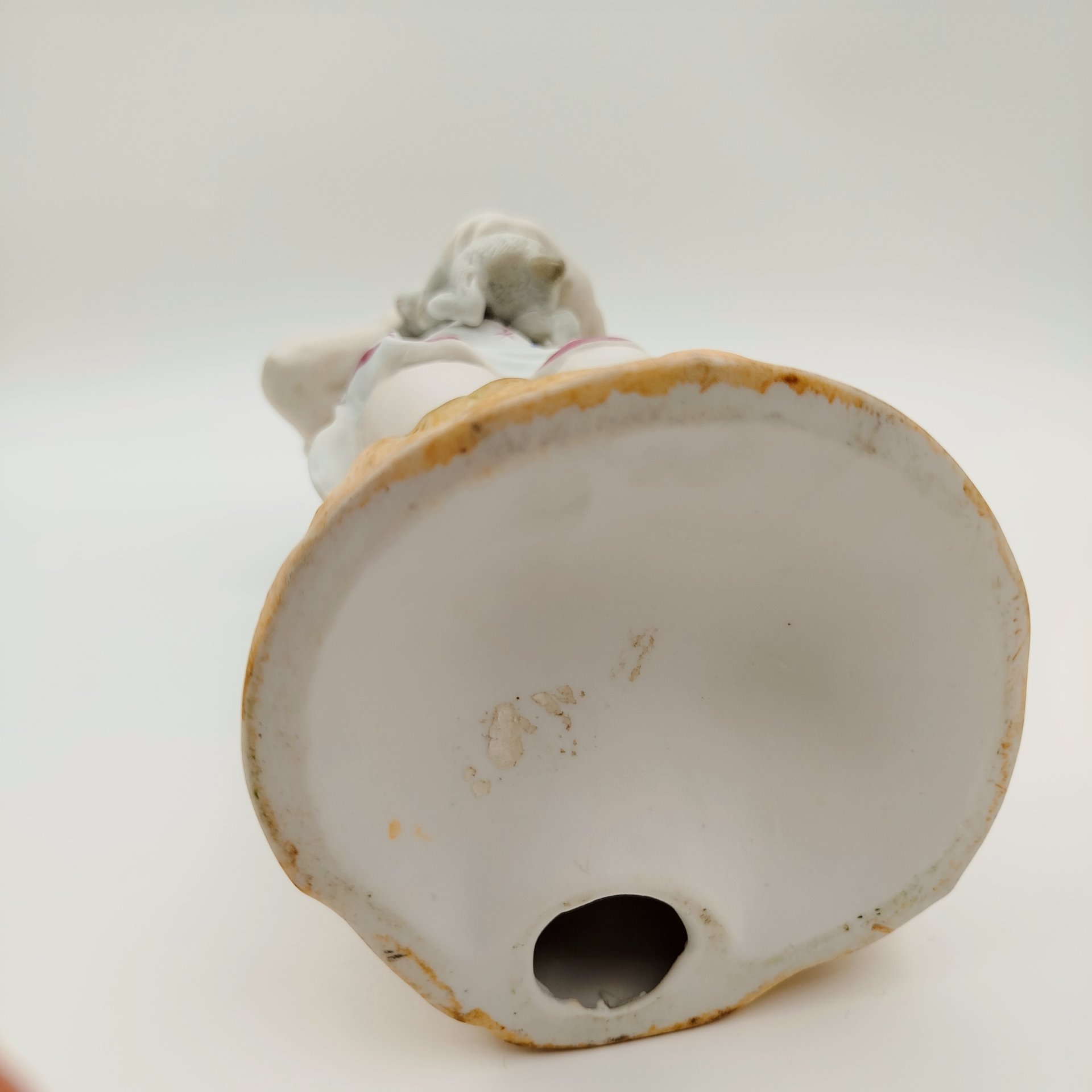 Статуэтка "Ребенок с кроликом", фарфор, роспись, Европа, 1970-1990 гг.