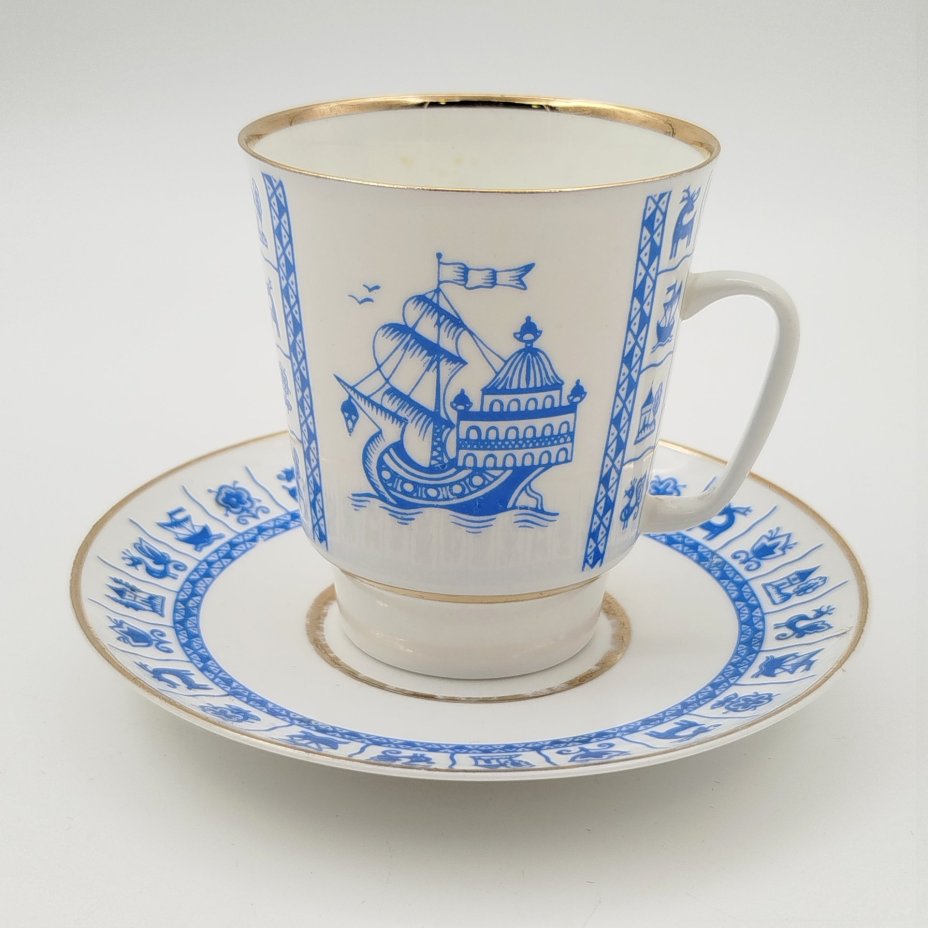 Пара кофейная "Каравелла", фарфор, деколь, золочение, Ленинградский фарфоровый завод (ЛФЗ), СССР, 1970-1992 гг.