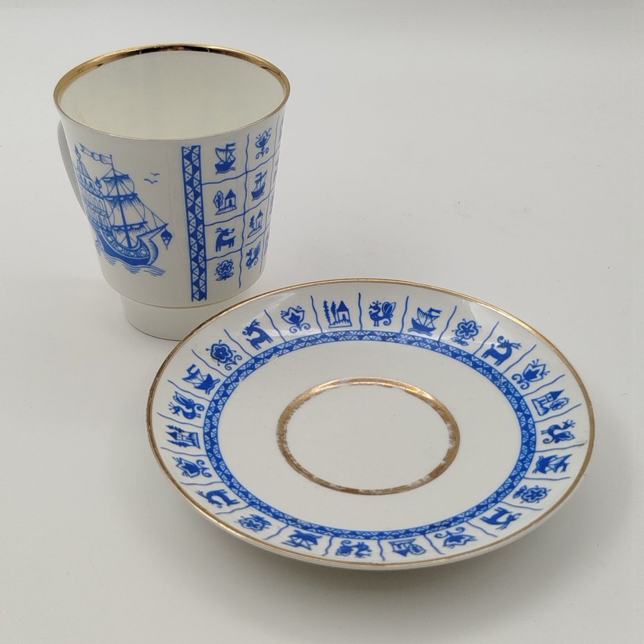 Пара кофейная "Каравелла", фарфор, деколь, золочение, Ленинградский фарфоровый завод (ЛФЗ), СССР, 1970-1992 гг.