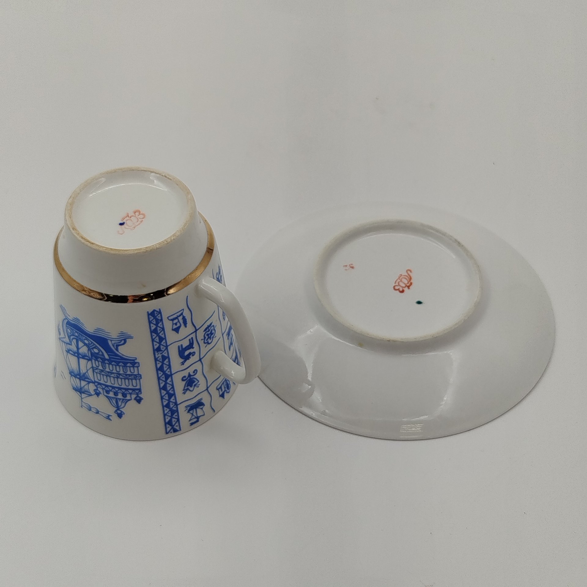 Пара кофейная "Каравелла", фарфор, деколь, золочение, Ленинградский фарфоровый завод (ЛФЗ), СССР, 1970-1992 гг.