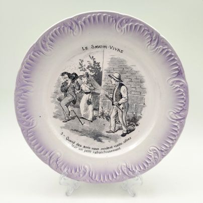 Тарелка декоративная из серии "Le savoir-vivre", надпись "5 - Quand des amis vous rendent visite, offrez leur un petit rafraichissement", ("5 - Когда к вам приходят друзья, предложите им немного освежиться"), фаянс, деколь, Sarreguemines (Саргемин)