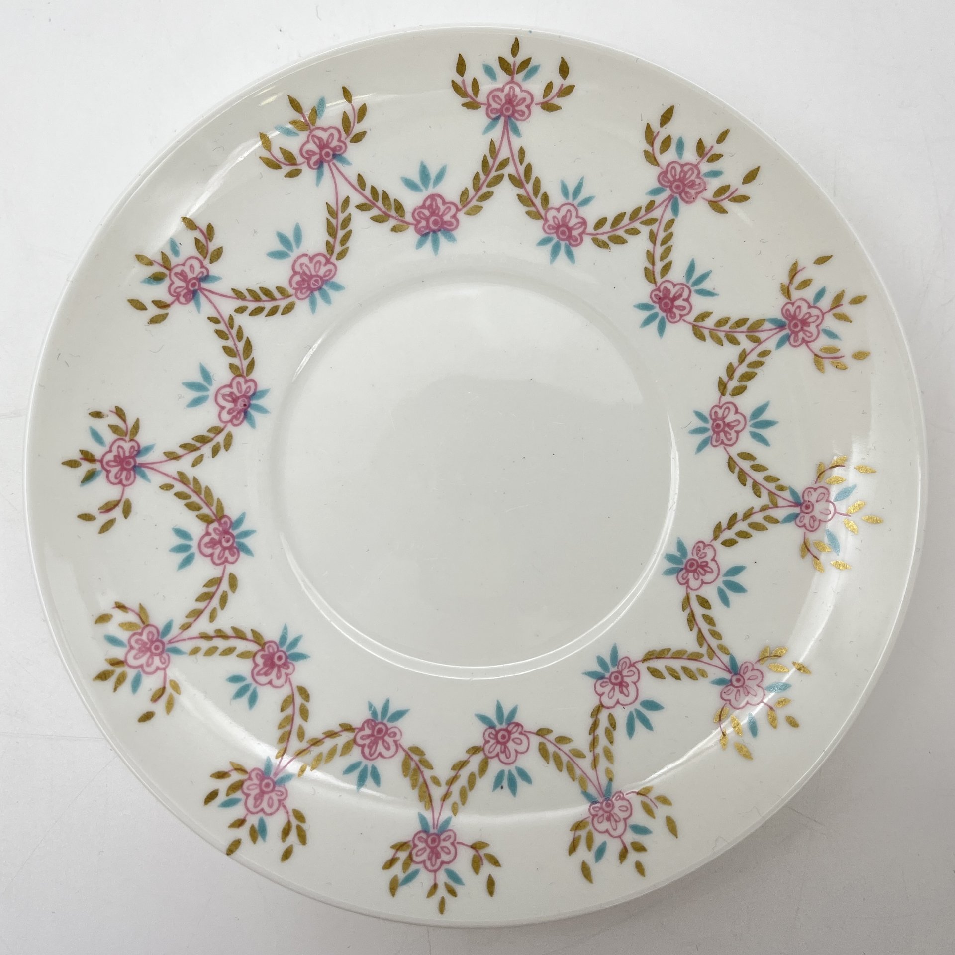 Чайная пара "Цветочная гирлянда", форма "Одуванчик", фарфор, костяной фарфор, деколь, золочение, Ленинградский фарфоровый завод (ЛФЗ), СССР, 1960-1980 гг.