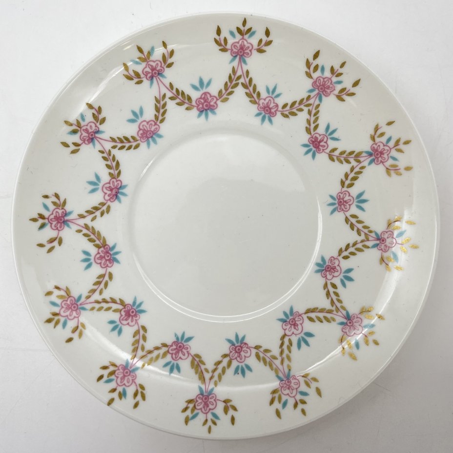 Чайная пара "Цветочная гирлянда", форма "Одуванчик", фарфор, костяной фарфор, деколь, золочение, Ленинградский фарфоровый завод (ЛФЗ), СССР, 1960-1980 гг.